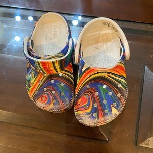 Toddler size 6swirl crocs